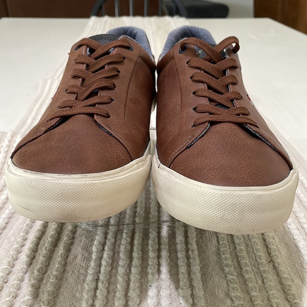Tommy Hilfiger beautiful brown leather sneakers. Men’s 10. Like new condition. - Picture 7 of 14